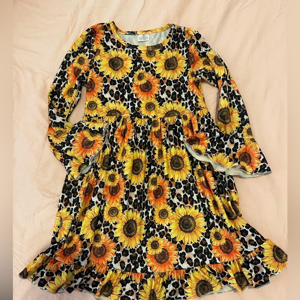 🛑 SOLD 🛑 Adorable Sunflower Dress